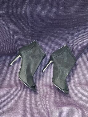 Jewel Badgley Mischka Black Peep-Toe Stiletto Ankle Booties